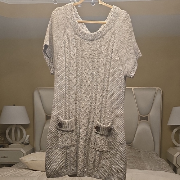 Yvos Sweaters - Yvos Cozy Cable Knit Short Sleeve Sweater Dress 79% Acrylic, 30% Alpaca.